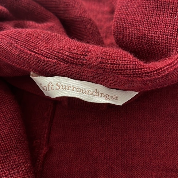 SOFT surroundings dark red long sleeve cardigan fabric insert on back. - Picture 8 of 9